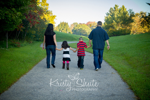 Kristy Shute Waterloo family photography Waterloo Skate Park Kids walking 